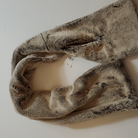 Express brown and black faux fur scarf - Picture 5 of 7